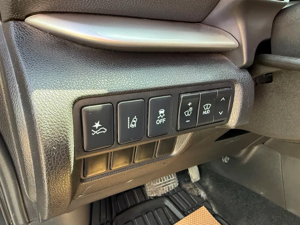 2023 Mitsubishi Eclipse Cross - Image 12 of 18