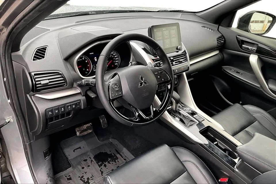 2023 Mitsubishi Eclipse Cross - Image 2 of 20