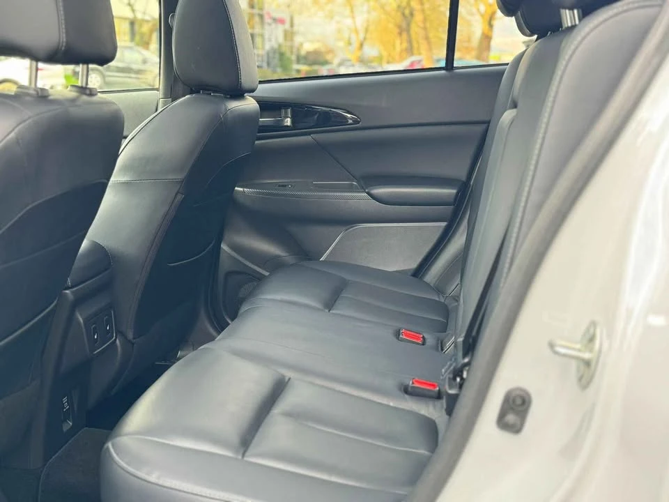 2023 Mitsubishi Eclipse Cross - Image 7 of 9