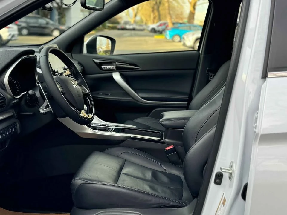 2023 Mitsubishi Eclipse Cross - Image 5 of 9