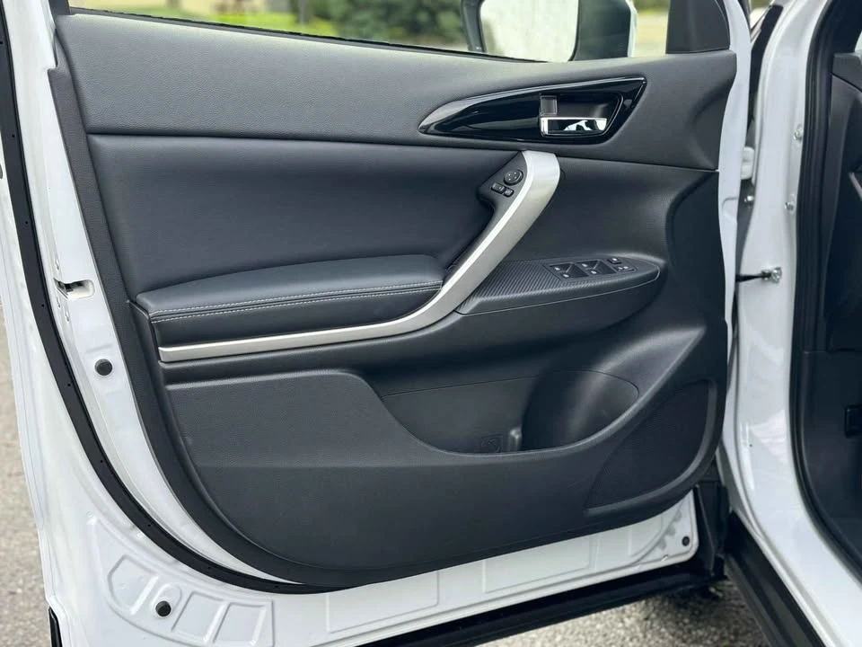 2023 Mitsubishi Eclipse Cross - Image 6 of 9