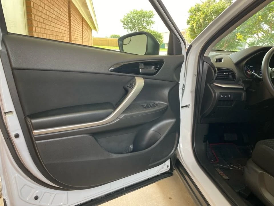 2023 Mitsubishi Eclipse Cross - Image 8 of 19