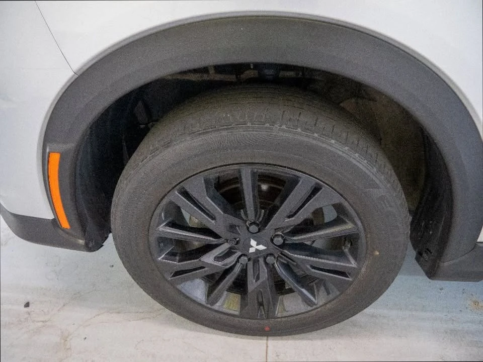 2023 Mitsubishi Eclipse Cross - Image 4 of 9