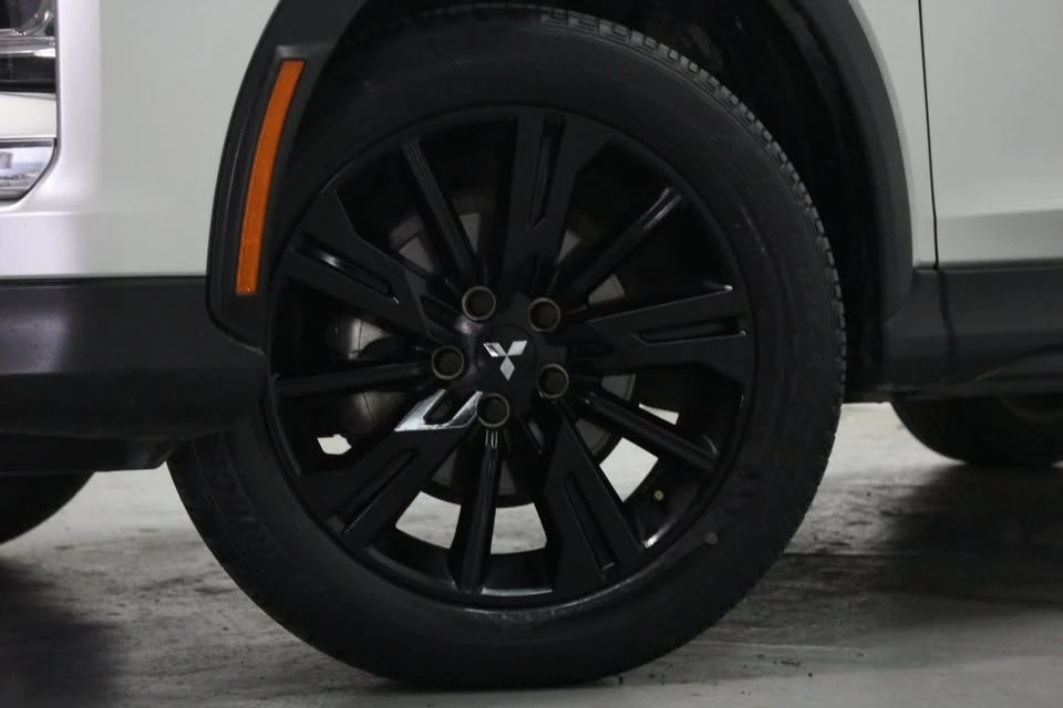 2023 Mitsubishi Eclipse Cross - Image 3 of 20