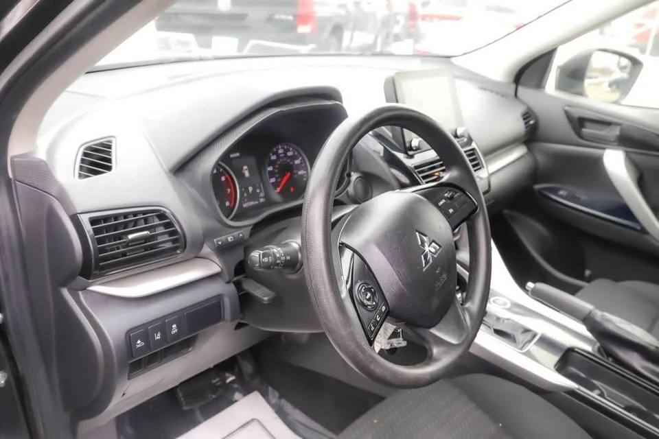 2023 Mitsubishi Eclipse Cross - Image 2 of 12