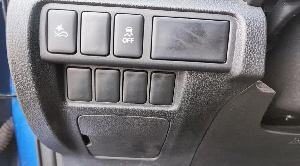 2023 Mitsubishi Eclipse Cross - Image 10 of 19