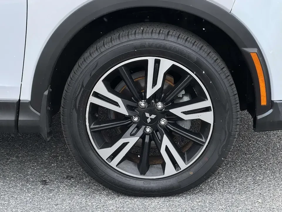2023 Mitsubishi Eclipse Cross - Image 7 of 19