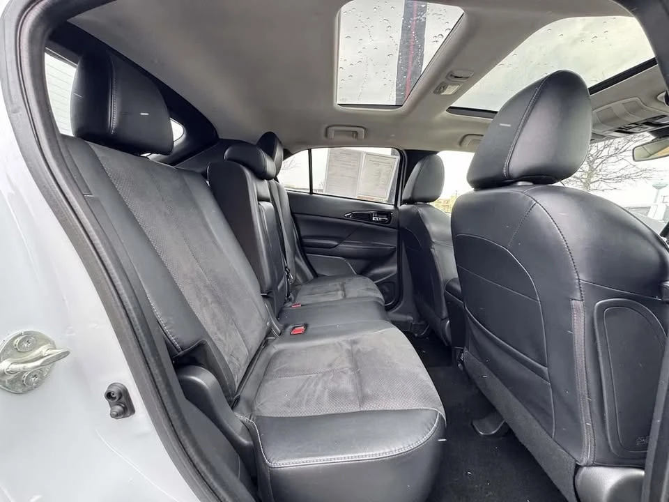 2023 Mitsubishi Eclipse Cross - Image 11 of 19