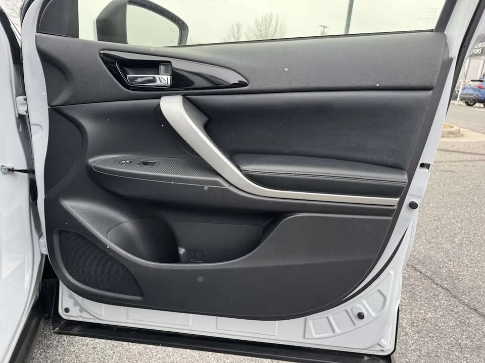 2023 Mitsubishi Eclipse Cross - Image 8 of 19