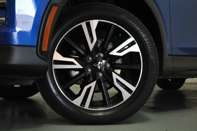 2023 Mitsubishi Eclipse Cross - Image 3 of 20