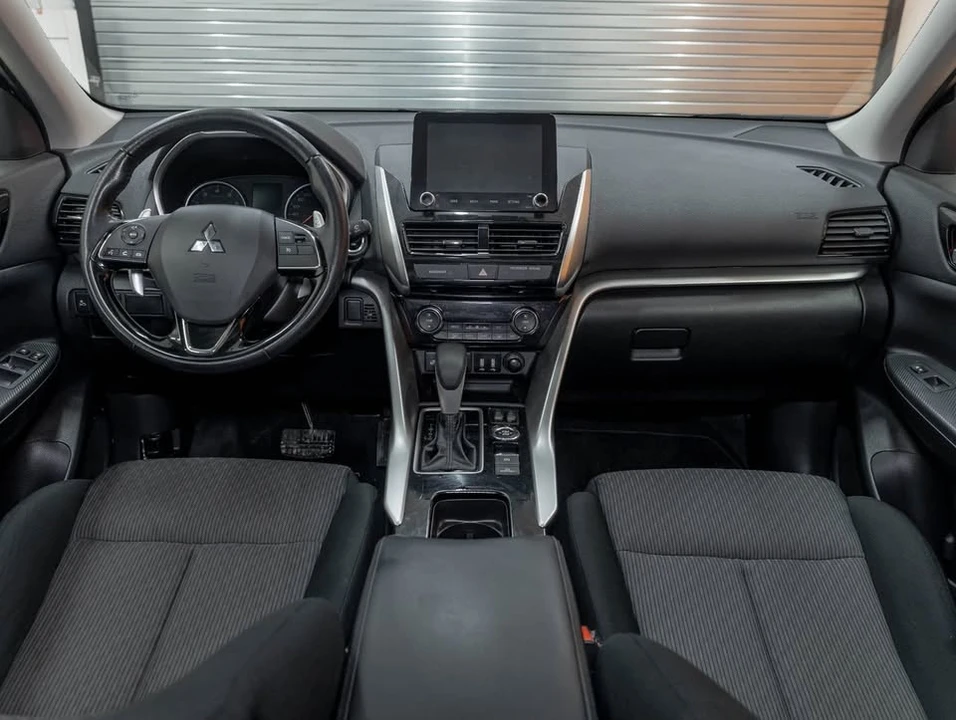 2023 Mitsubishi Eclipse Cross - Image 11 of 19