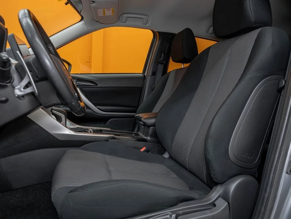 2023 Mitsubishi Eclipse Cross - Image 10 of 19