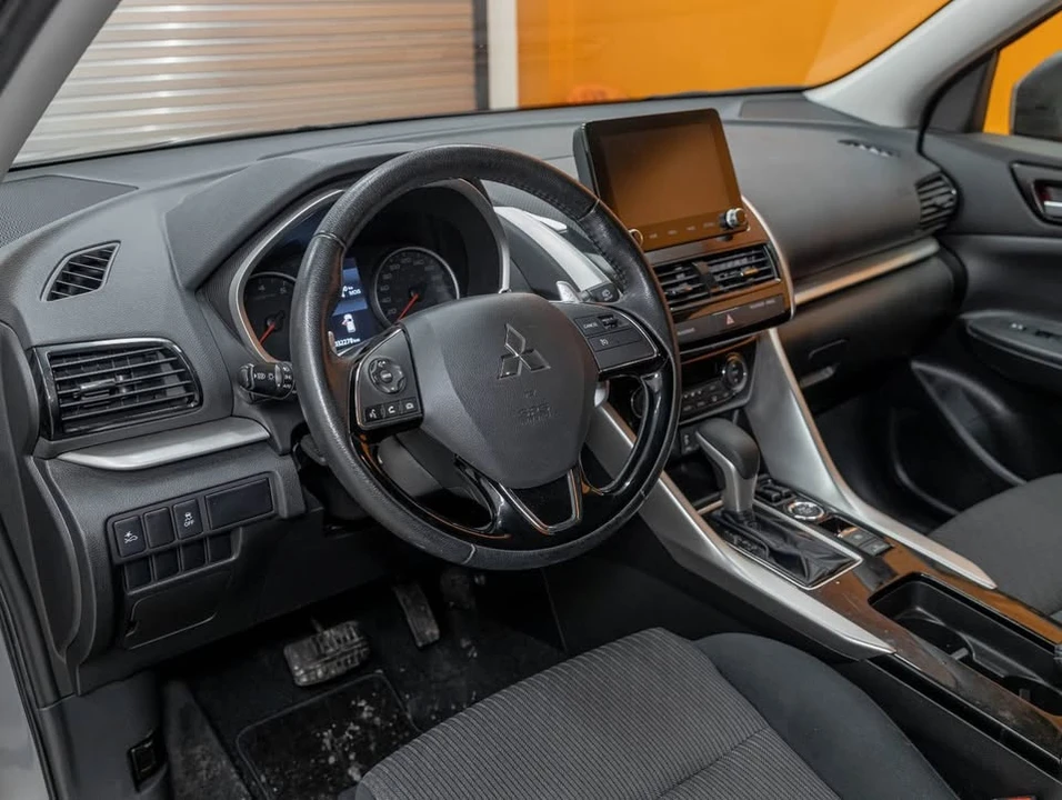 2023 Mitsubishi Eclipse Cross - Image 3 of 19