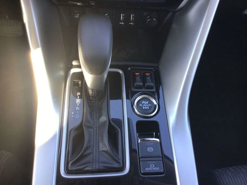 2023 Mitsubishi Eclipse Cross - Image 10 of 19