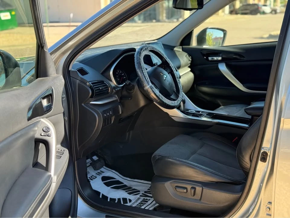 2023 Mitsubishi Eclipse Cross - Image 9 of 17