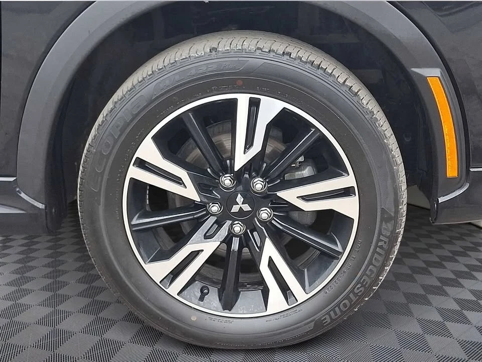 2023 Mitsubishi Eclipse Cross - Image 8 of 15