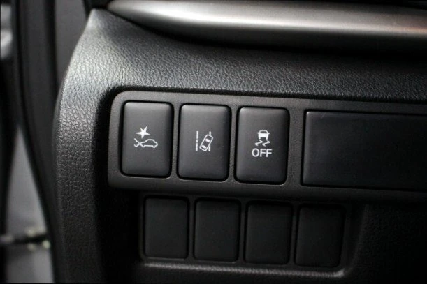 2023 Mitsubishi Eclipse Cross - Image 8 of 19