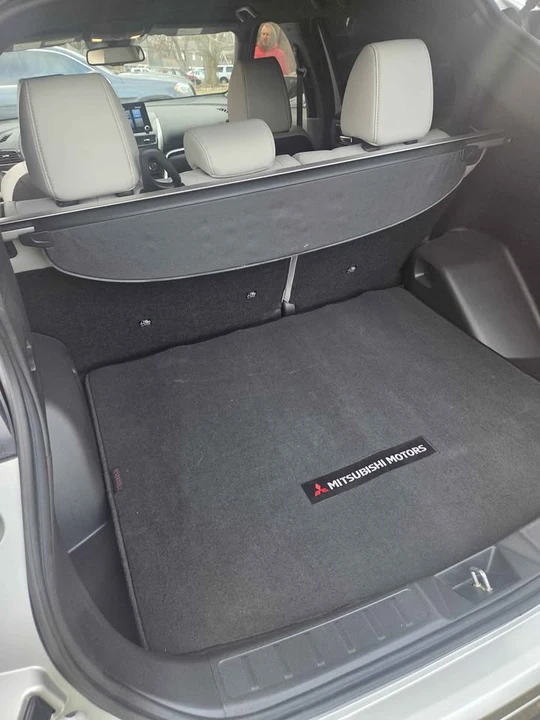 2023 Mitsubishi Eclipse Cross - Image 17 of 19