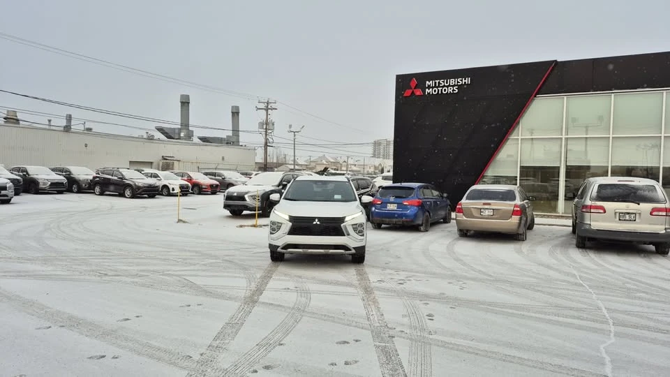 2023 Mitsubishi Eclipse Cross - Image 2 of 7