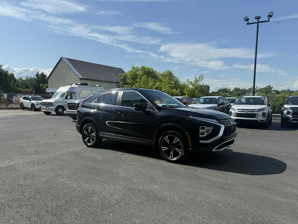 2023 Mitsubishi Eclipse Cross - Image 2 of 20