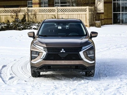2023 Mitsubishi Eclipse Cross - Image 2 of 9