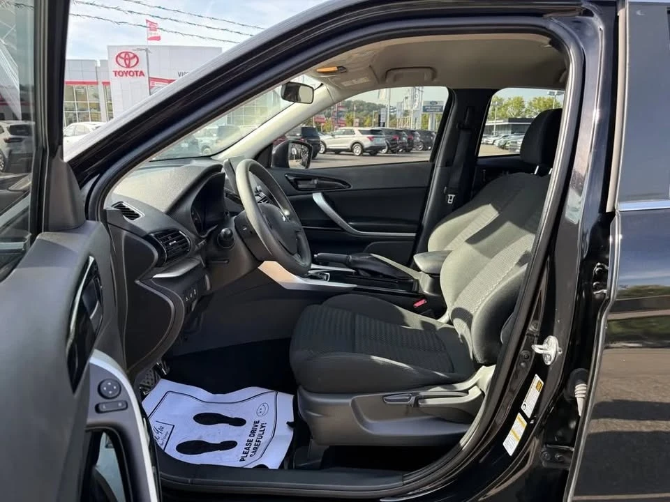 2023 Mitsubishi Eclipse Cross - Image 9 of 16