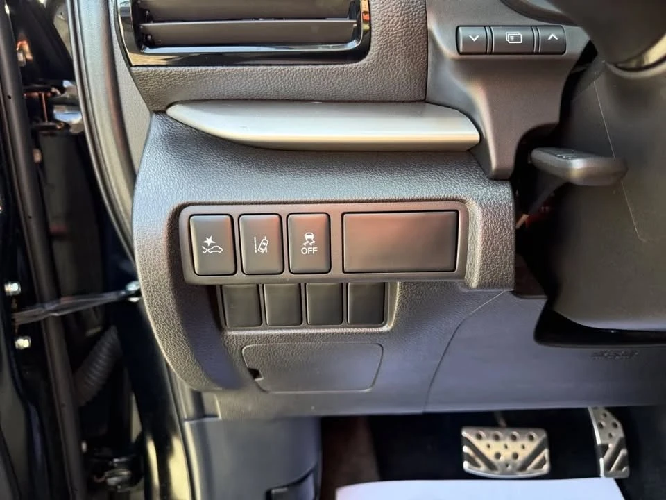 2023 Mitsubishi Eclipse Cross - Image 11 of 16