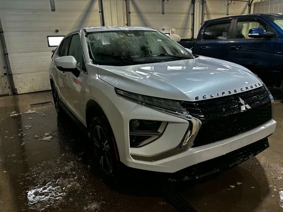 2023 Mitsubishi Eclipse Cross - Image 3 of 13