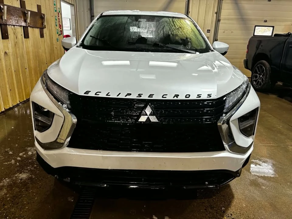 2023 Mitsubishi Eclipse Cross - Image 2 of 13