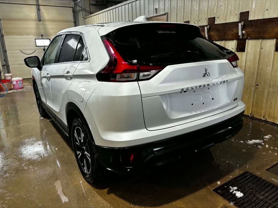 2023 Mitsubishi Eclipse Cross - Image 4 of 13