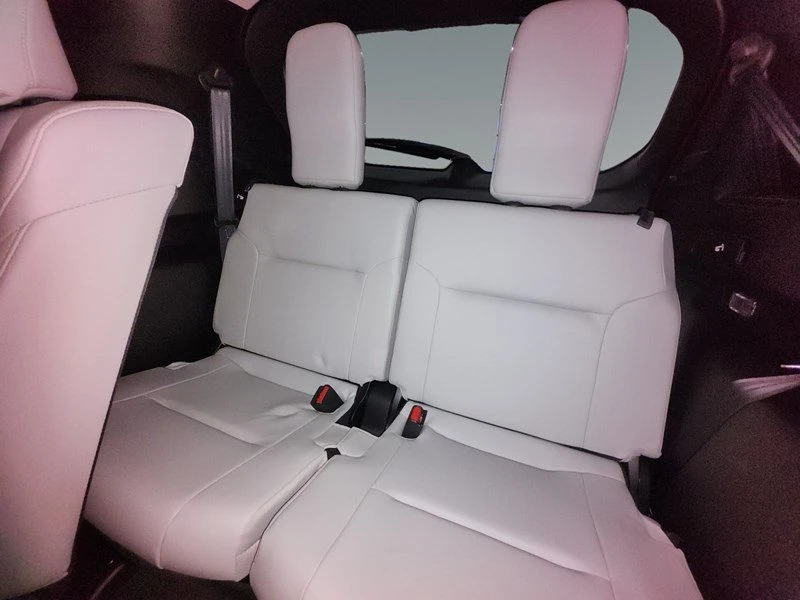 2023 Mitsubishi Outlander - Image 7 of 8