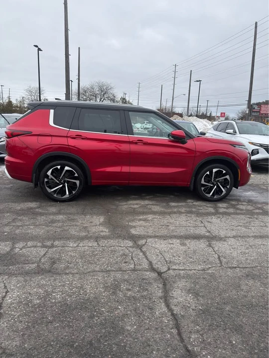 2023 Mitsubishi Outlander - Image 3 of 8