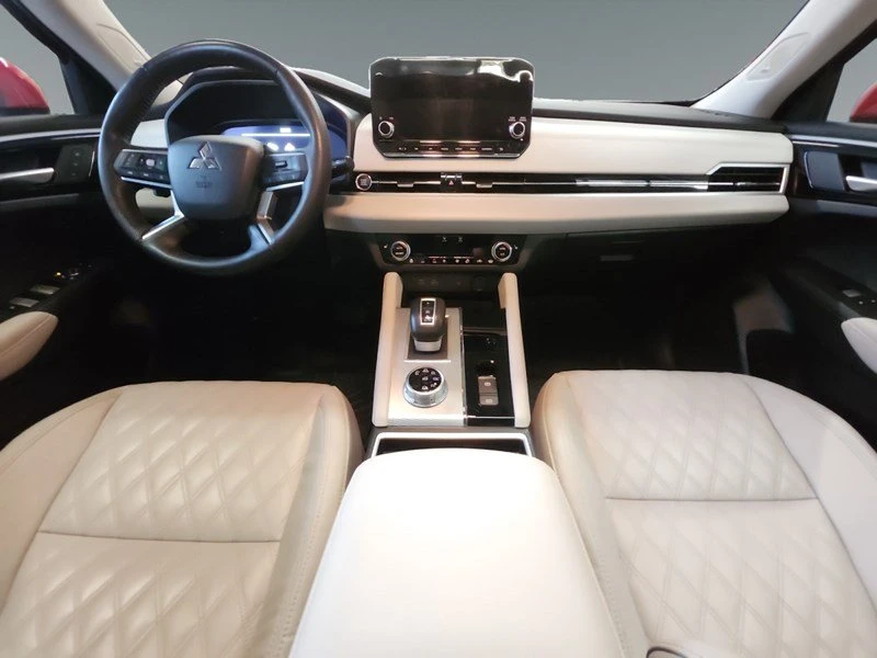 2023 Mitsubishi Outlander - Image 5 of 8