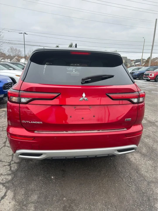 2023 Mitsubishi Outlander - Image 2 of 8