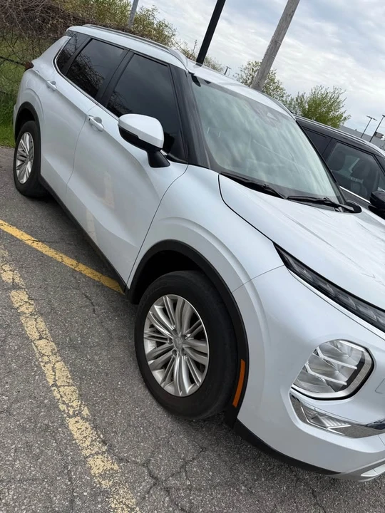 2023 Mitsubishi Outlander - Image 2 of 6