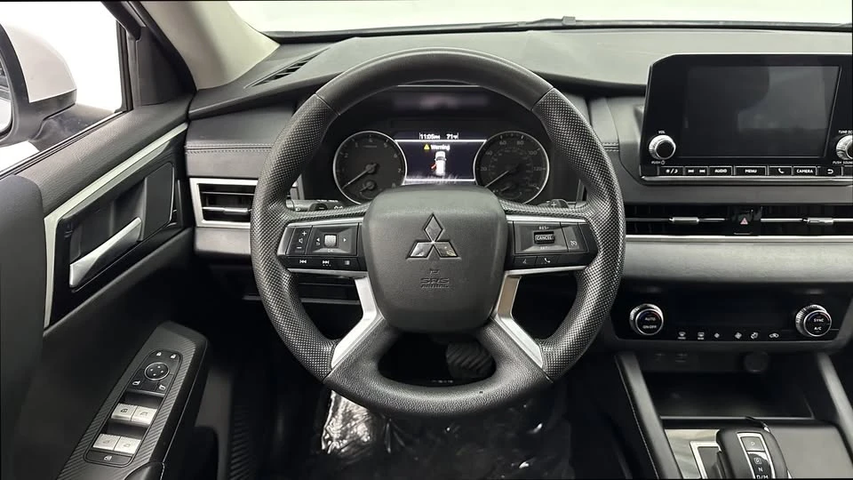 2023 Mitsubishi Outlander - Image 17 of 18