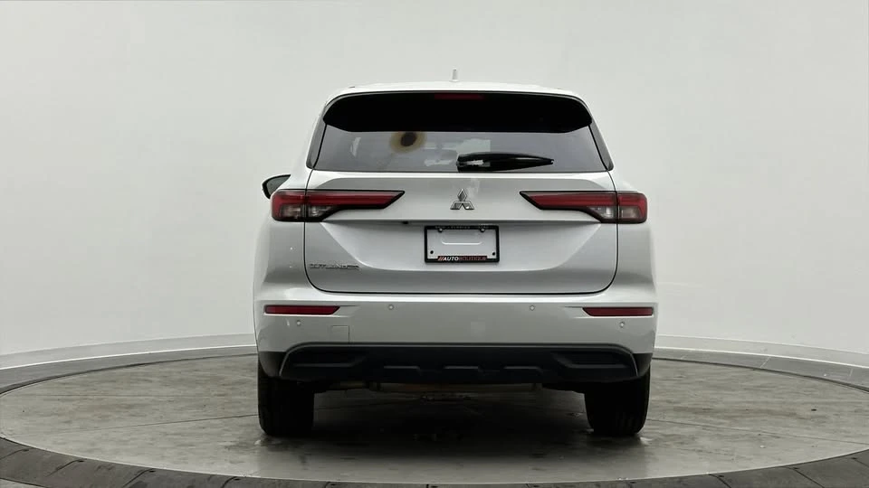 2023 Mitsubishi Outlander - Image 6 of 18