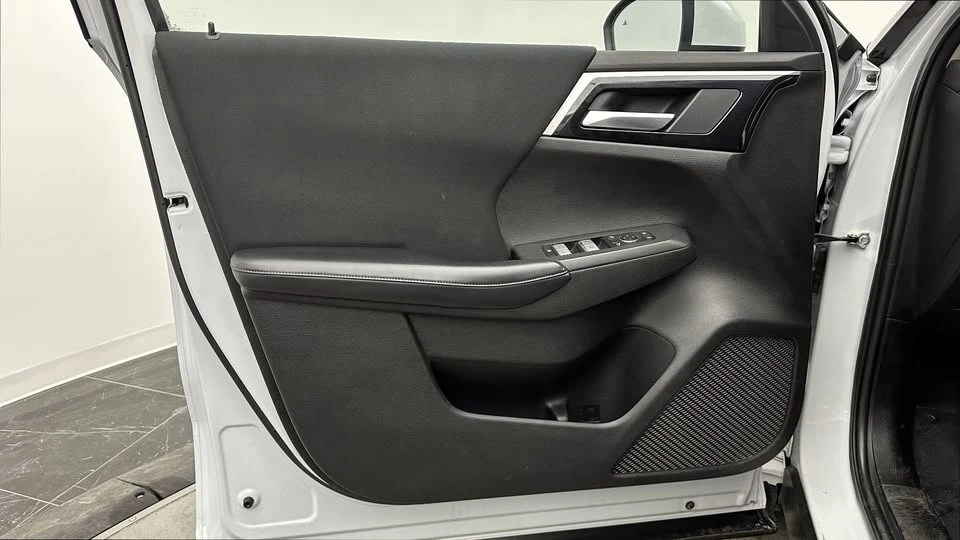 2023 Mitsubishi Outlander - Image 8 of 18