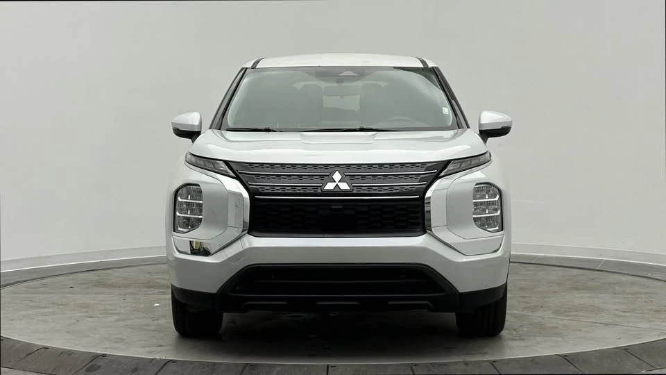 2023 Mitsubishi Outlander - Image 3 of 18