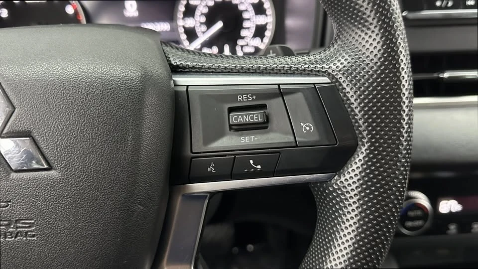 2023 Mitsubishi Outlander - Image 16 of 18