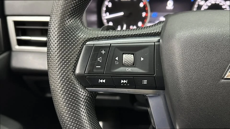 2023 Mitsubishi Outlander - Image 15 of 18