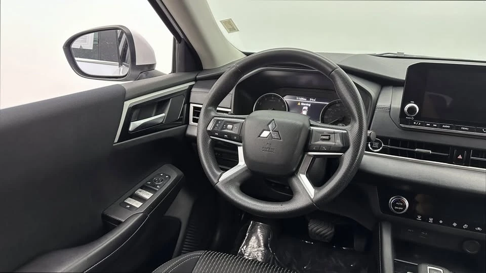 2023 Mitsubishi Outlander - Image 18 of 18