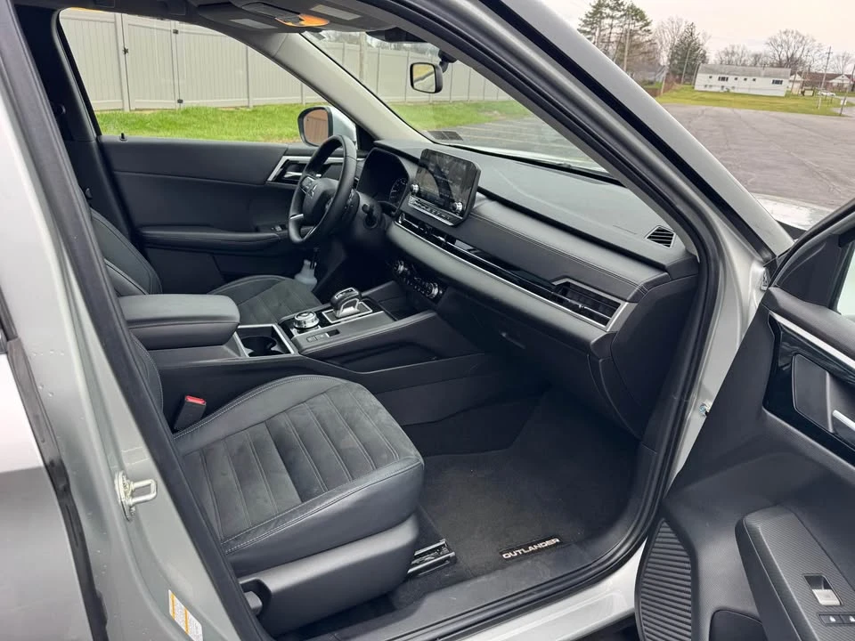 2023 Mitsubishi Outlander - Image 12 of 15