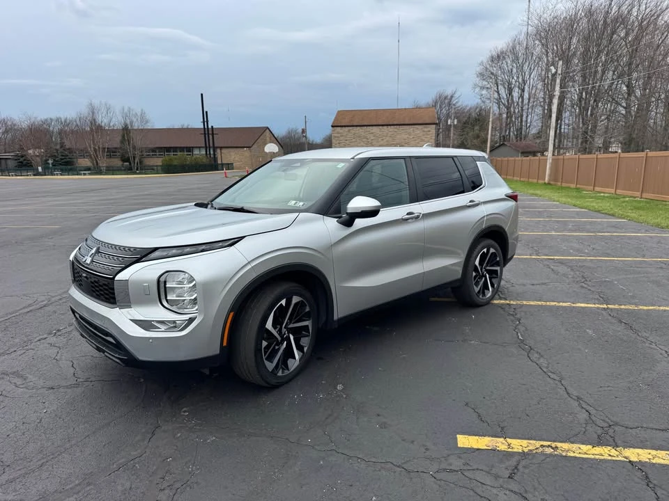 2023 Mitsubishi Outlander - Image 6 of 15