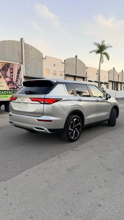 2023 Mitsubishi Outlander - Image 11 of 17