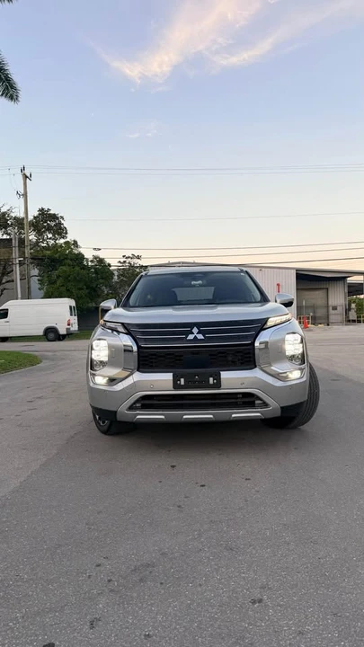 2023 Mitsubishi Outlander - Image 10 of 17