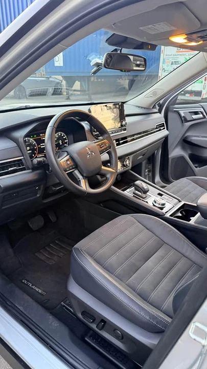 2023 Mitsubishi Outlander - Image 12 of 17