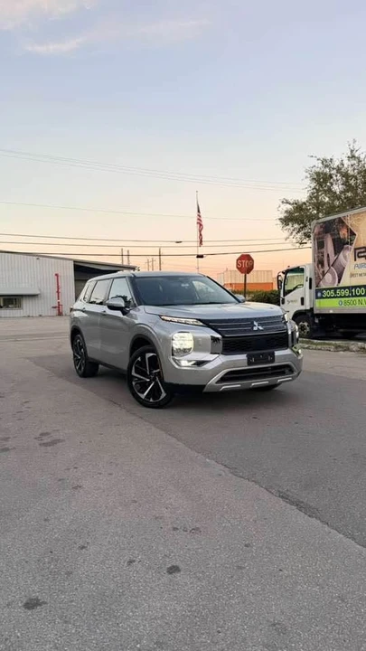 2023 Mitsubishi Outlander - Image 14 of 17