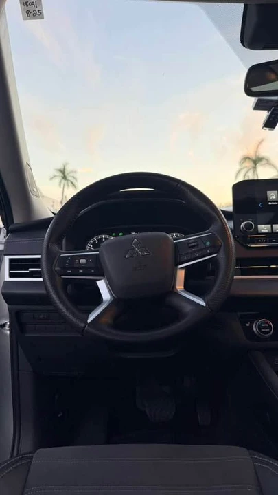 2023 Mitsubishi Outlander - Image 5 of 17