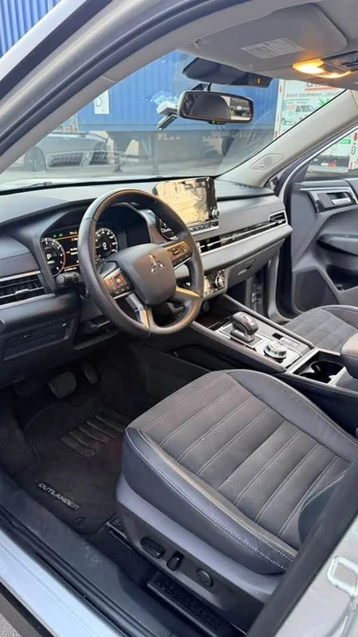 2023 Mitsubishi Outlander - Image 6 of 17